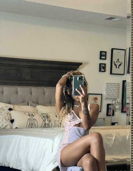 Briabackwoods star hot pictures