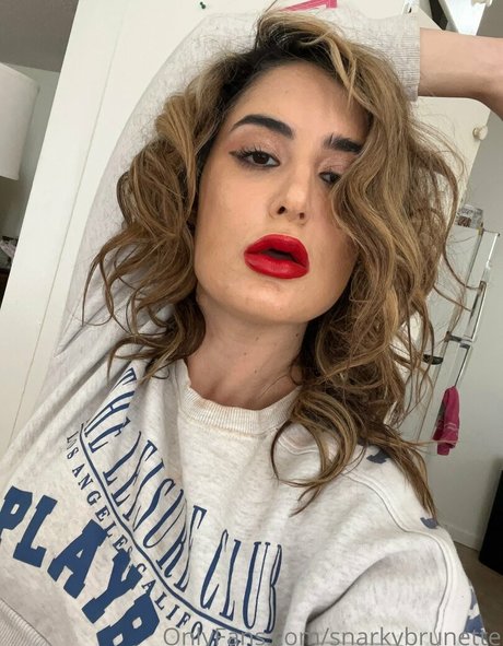 snarkybrunette high quality model pictures