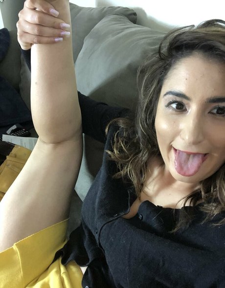 snarkybrunette porn model photos