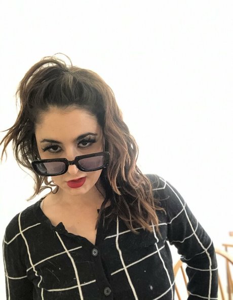 snarkybrunette porn model photos