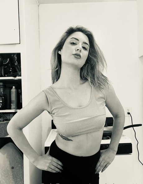 snarkybrunette pornographic model pics