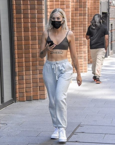 Sam Moitzi nudes actress gallery