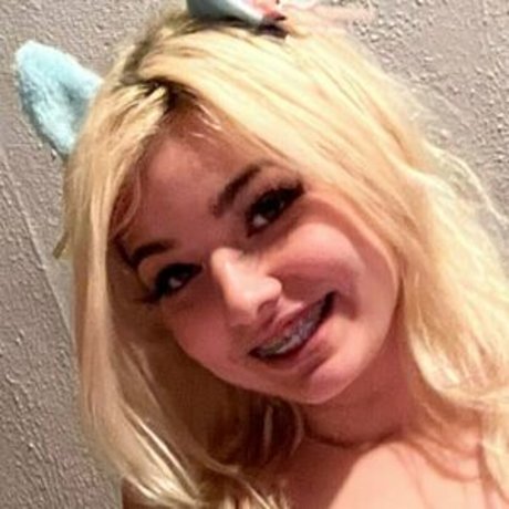 pansleylive nudes model images