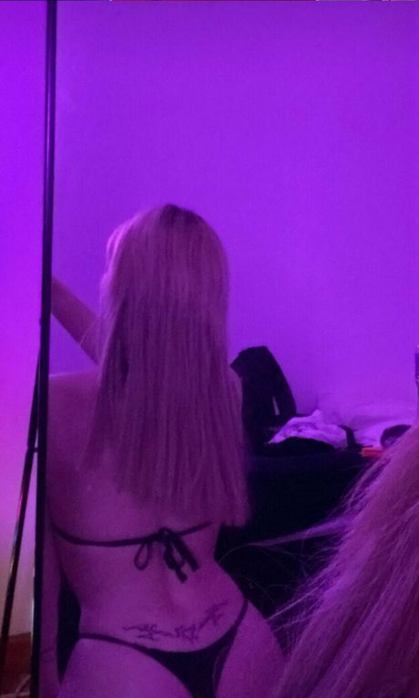 mayinha nude model pic