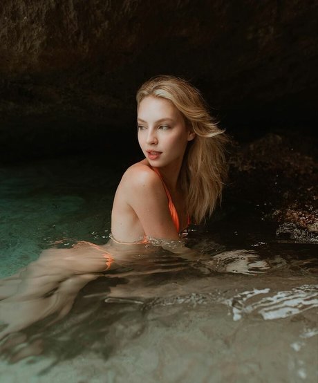 Fernanda Schneider porn model photos