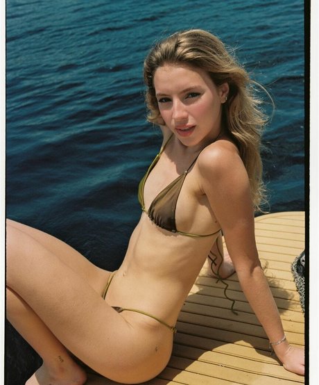 Fernanda Schneider beautiful star photo