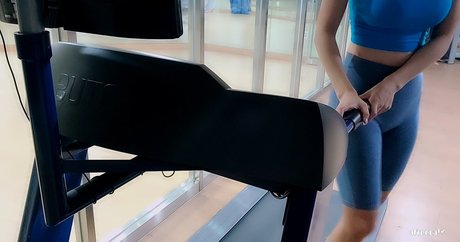 Min E adult actress image