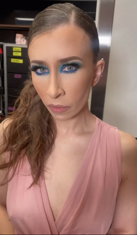 Aubrey Edwards nudes model pictures