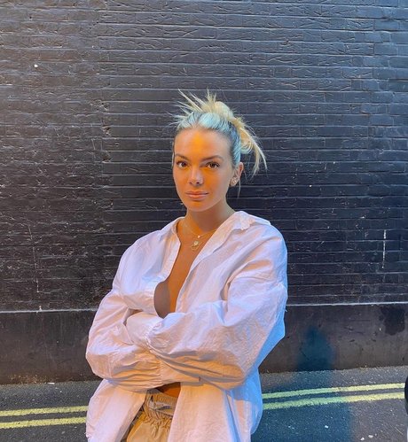 Louisa Johnson model nudes img