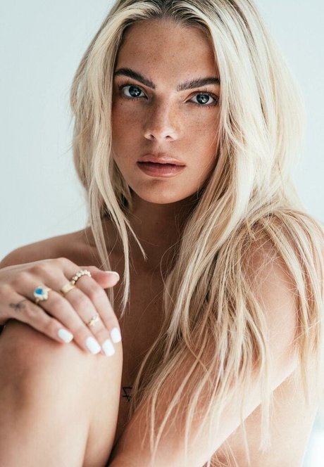 Louisa Johnson model art images