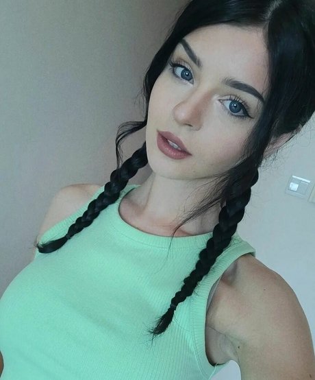 Chloe Lockley Profile pic