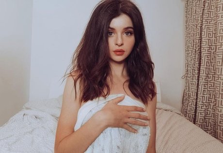 Chloe Lockley erotic model galleries