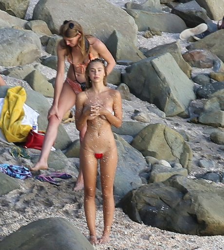 Alexis Ren star exclusive photos