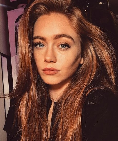 Holly Hicks naked actress image