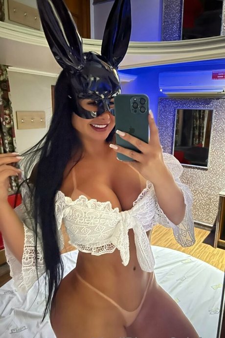 Nicoli Blanco beautiful model pics