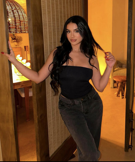 Alishbasheikh nice model pictures