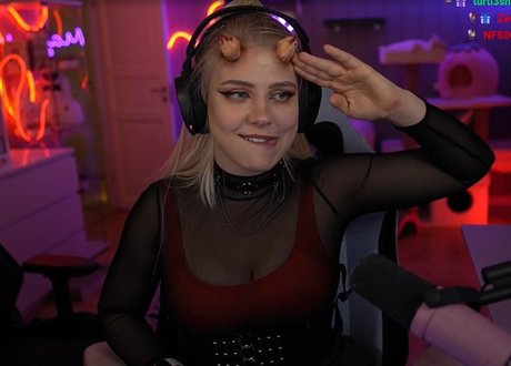 Majijej model top photos