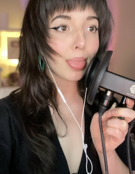 Slight Sounds ASMR star hot pics