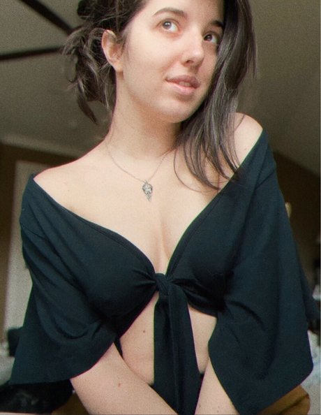 Slight Sounds ASMR model nude pictures