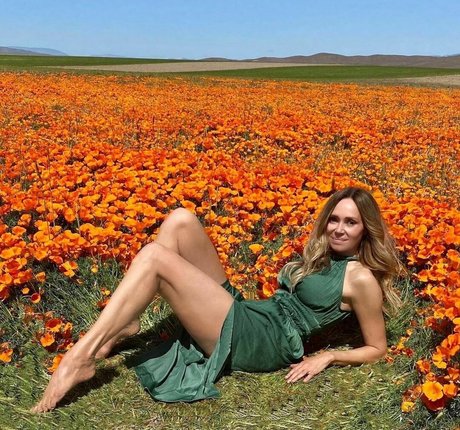 Vanessa Angel hot model img