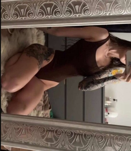 Alliury pornstar nude photo