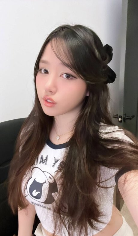 Ploo model free images