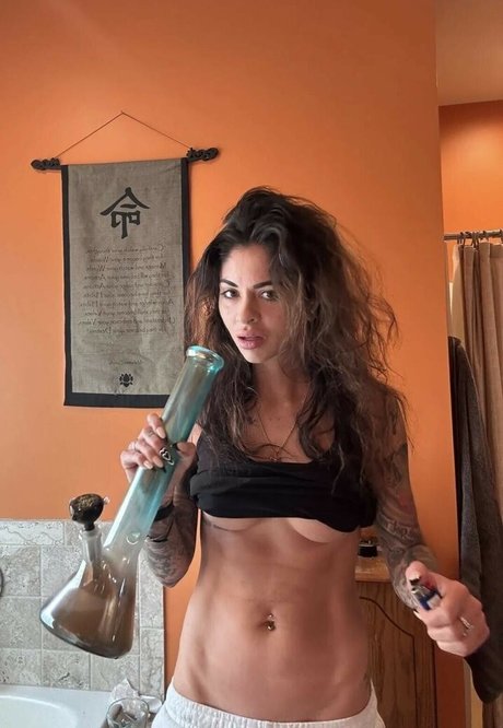 Lena Lawless model picture