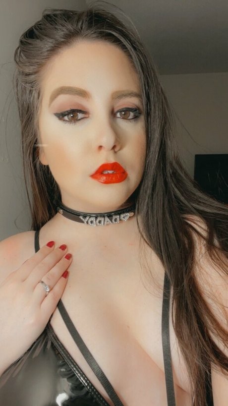 ava hadley art actress pic