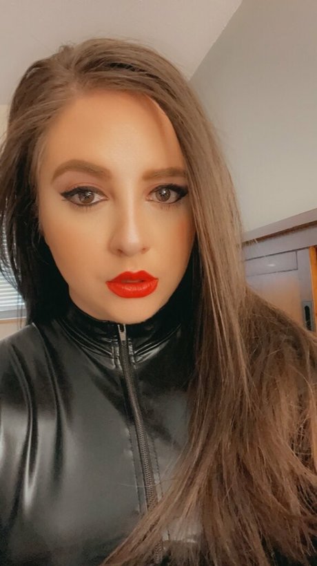 ava hadley star beautiful img