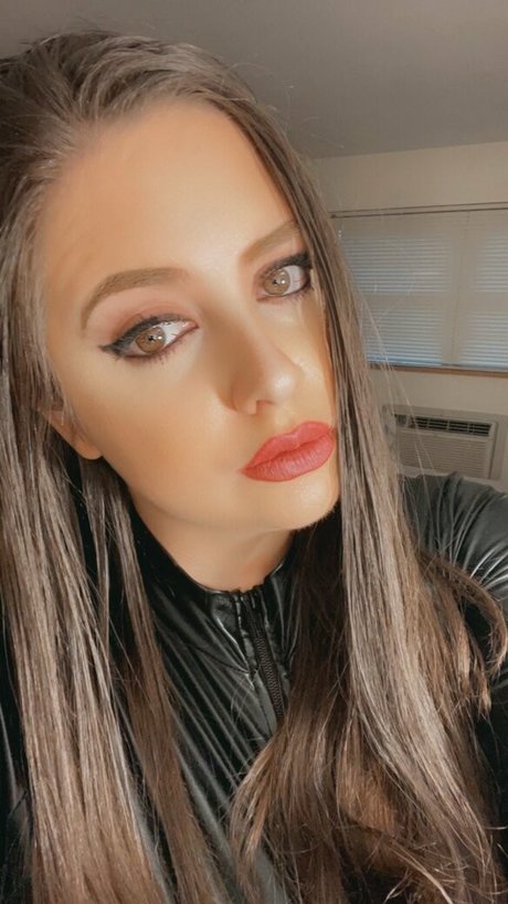 ava hadley pretty pornstar image