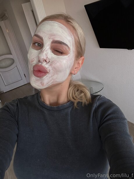 Lilu F art star photo