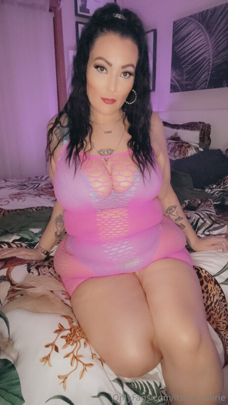 Itsme Valirie model naked pic