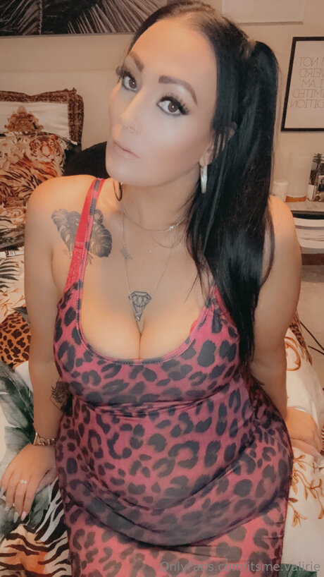 Itsme Valirie perfect star photos