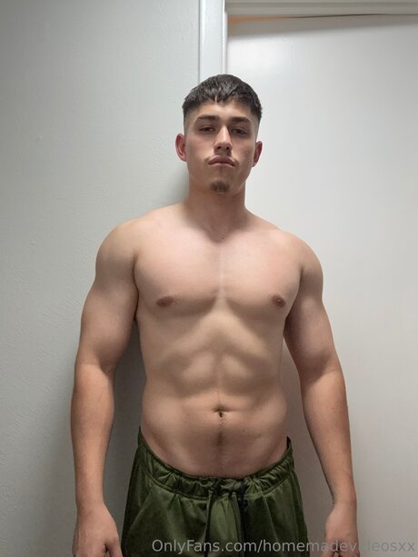 Homemadevideosxx model top img