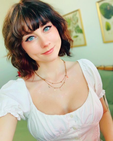 Mareesly model art picture