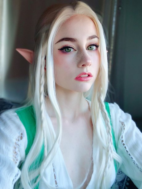 Mareesly model nude pic