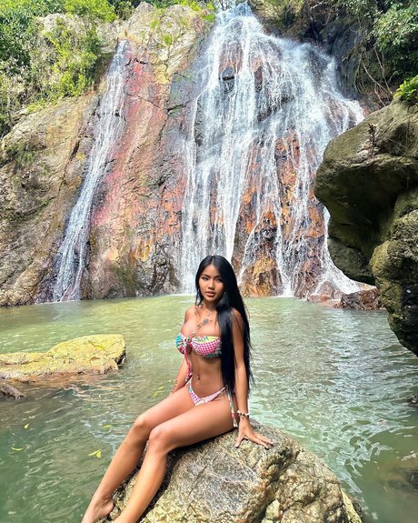 Praew Phatcharin adult star archive