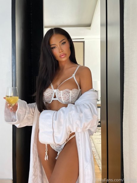 ai girlfriend onlyfans beautiful photo