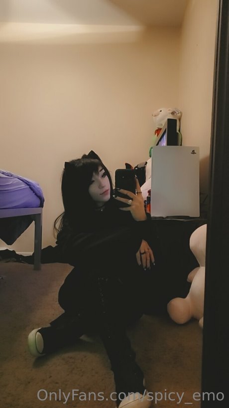 Spicyemo adult star pic