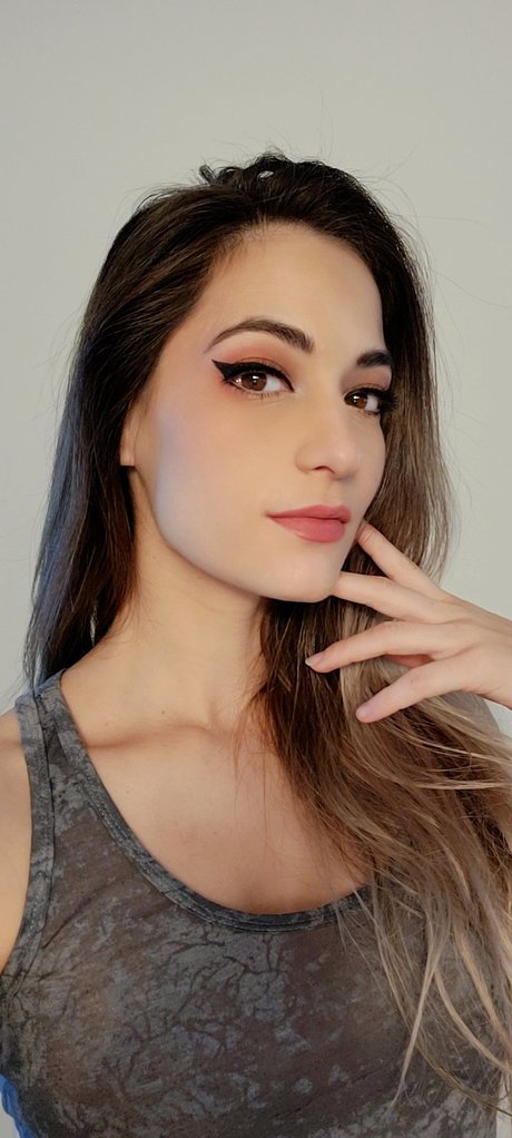 Kara Corvus model sexy image