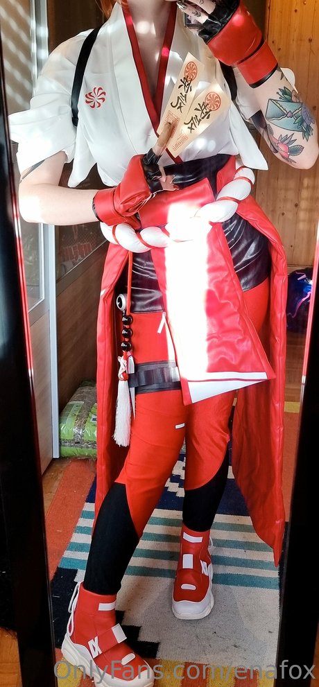 Enafox nude model pic