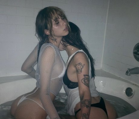 Sxpientia sex model photo