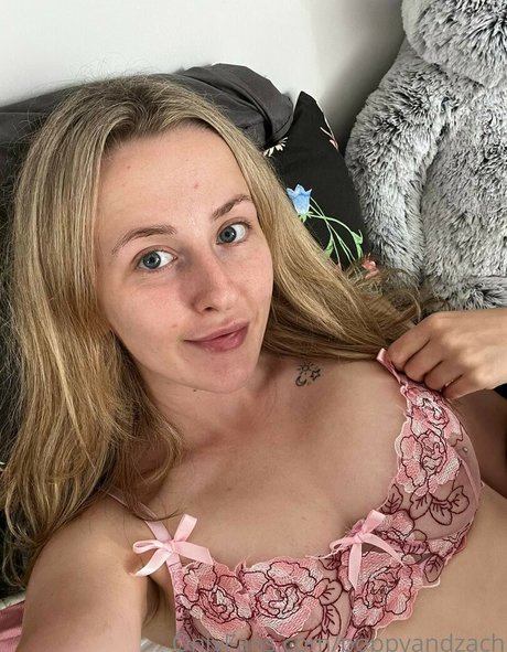 Strawberrykittenn model erotic photos