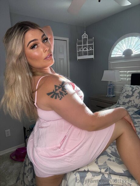 kittykfans model hot photo