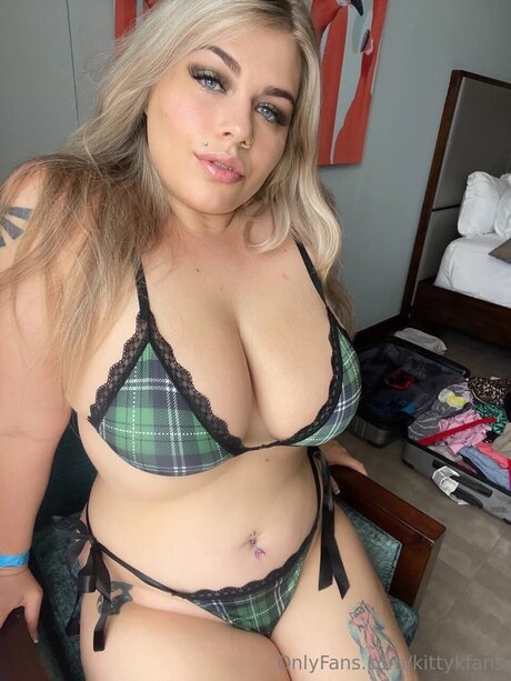 kittykfans naked actress image