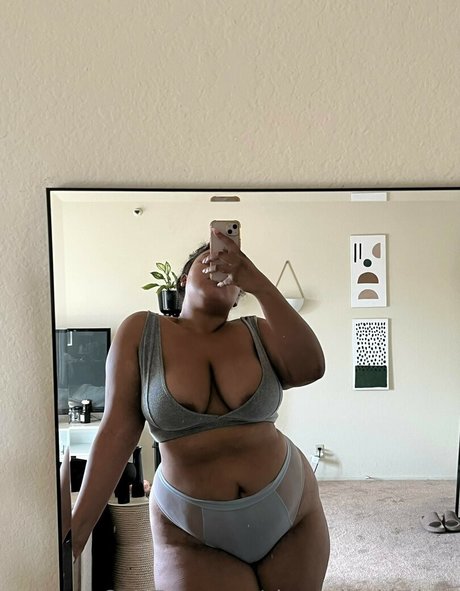 Chantelles Kitchen star adult pics