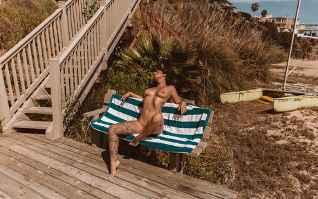 Reed Suicide beautiful actress pics