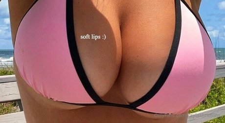 Kayla Simmons exclusive model pictures