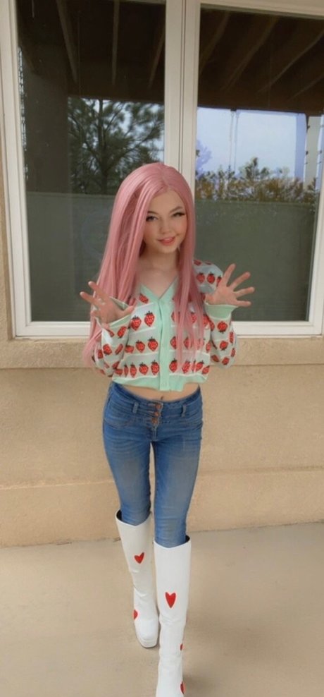 Strawbeariemilkk model beautiful photo