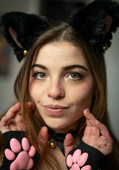 naomibeanz hot actress gallery